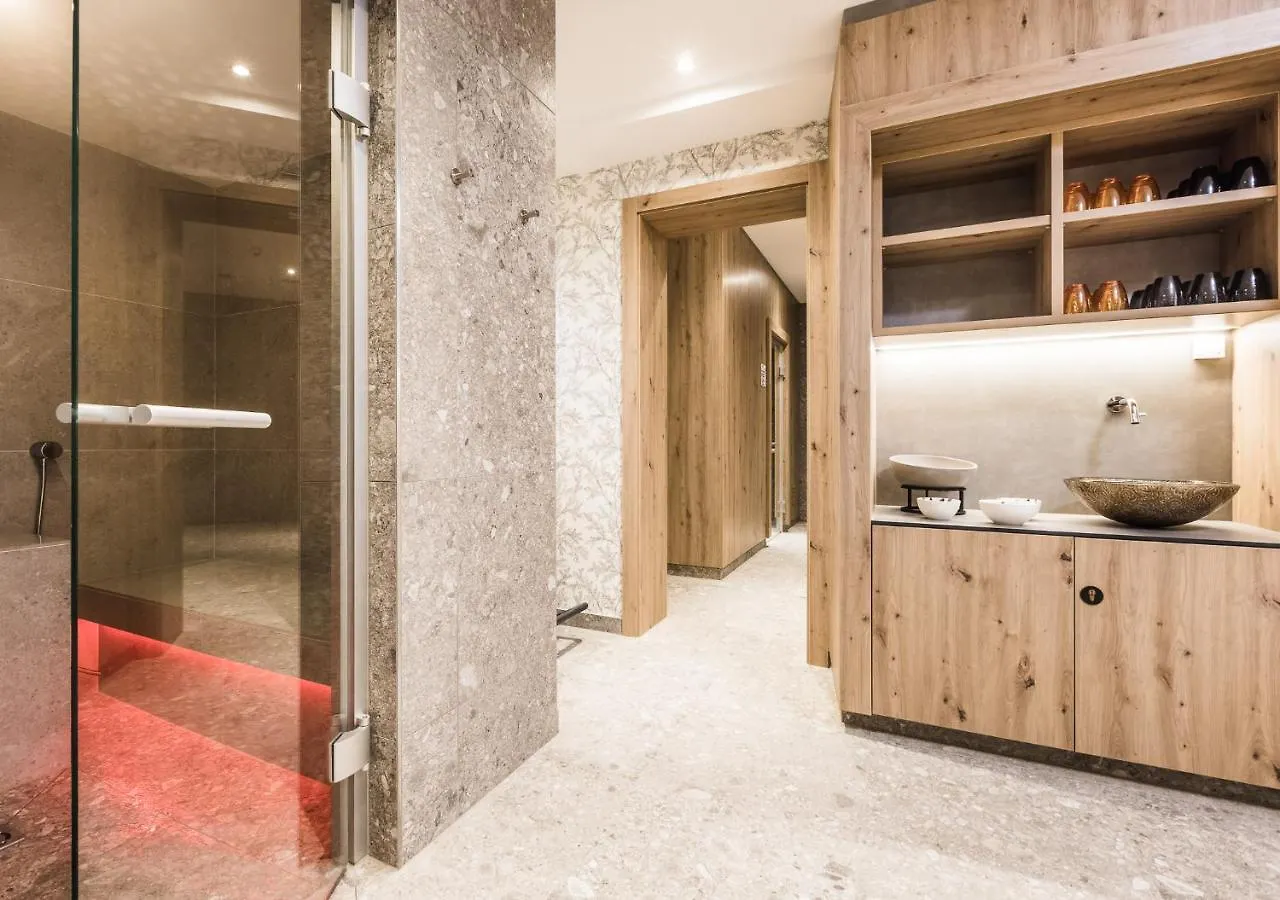 Andre Arnold - Boutique Pension Sölden Konukevi